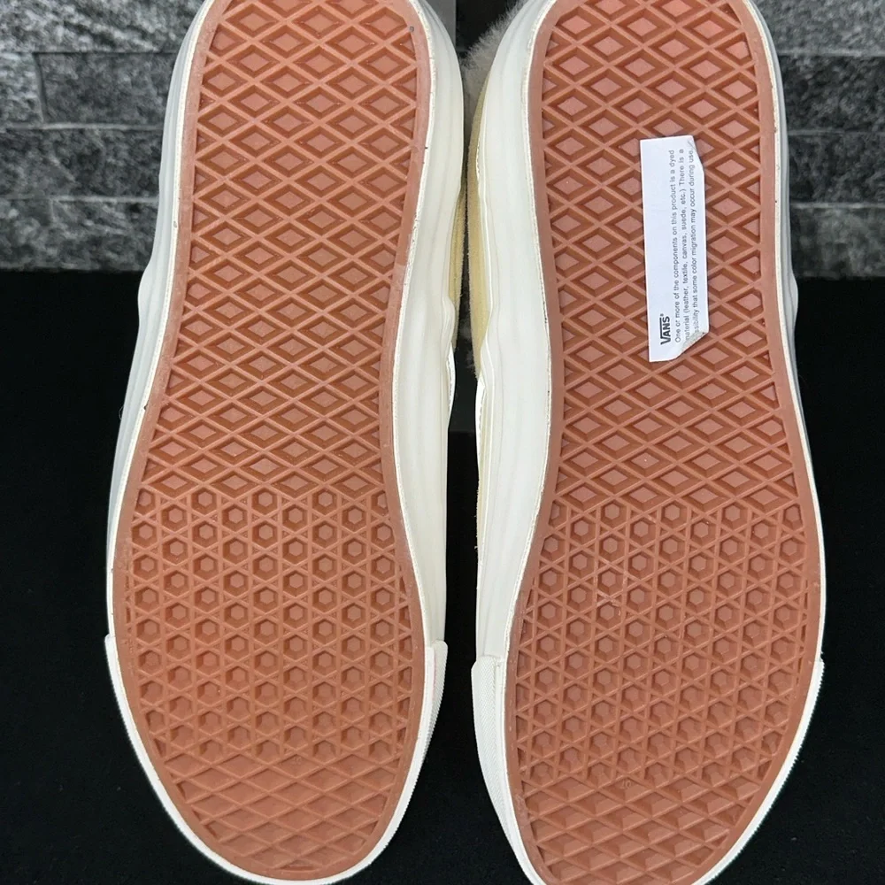 Vans Classic Slip On LX ‘Pampas’ - M10.5/W12